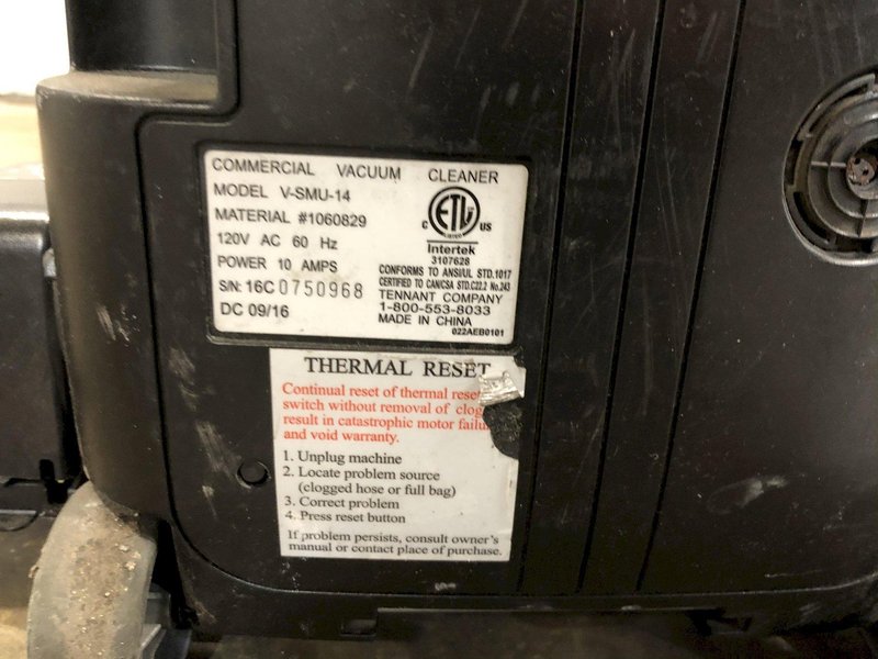 TENNANT MODEL V-SMU-14 COMMERCIAL VACUUM: STOCK #13950