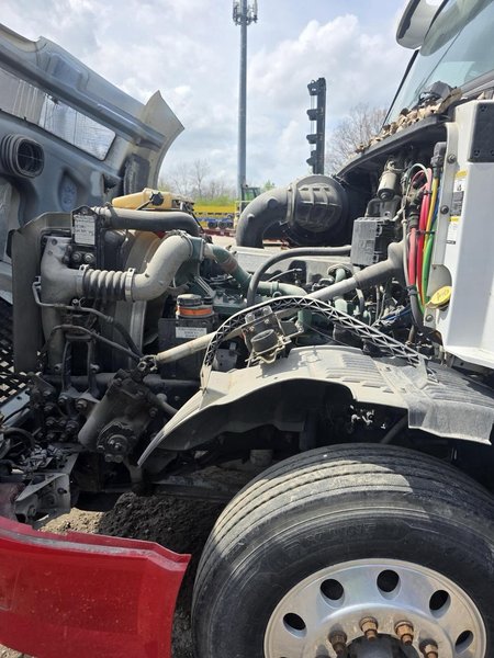 Volvo VNL Day Cab Semi Truck, 2015 – Volvo D13, I-Shift, Air Ride