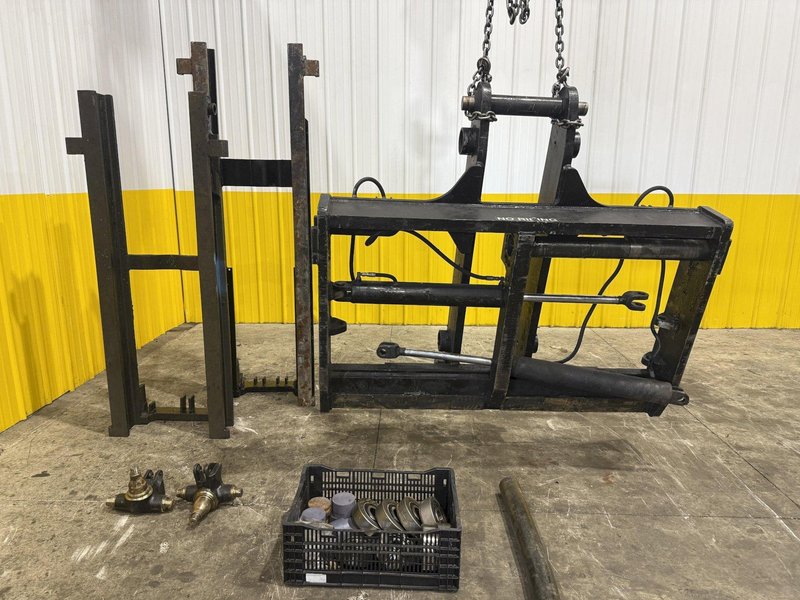 30,000 LBS SUPERIOR FAB MODEL #98-105-617 FORKLIFT MAST: YOBRO #23993