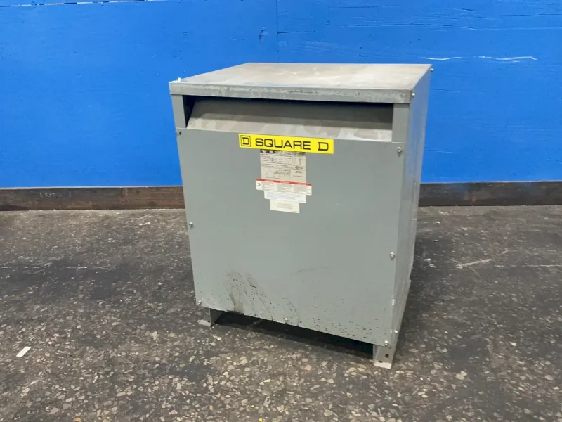 SQUARE D 112.5 KVA TRANSFORMER  -  EE112T3H