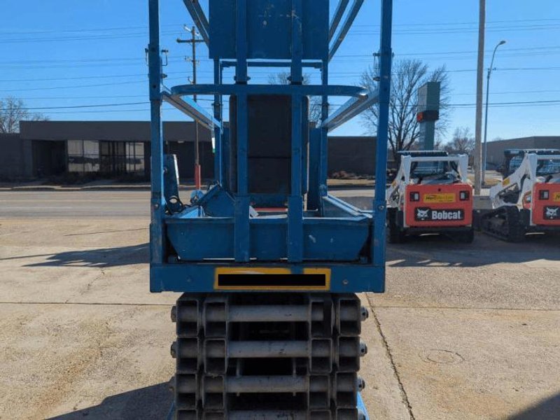Genie 38′ GS-3232 Electric Scissor Lift, 2014 – Platform 500LB Capacity, Low Hours