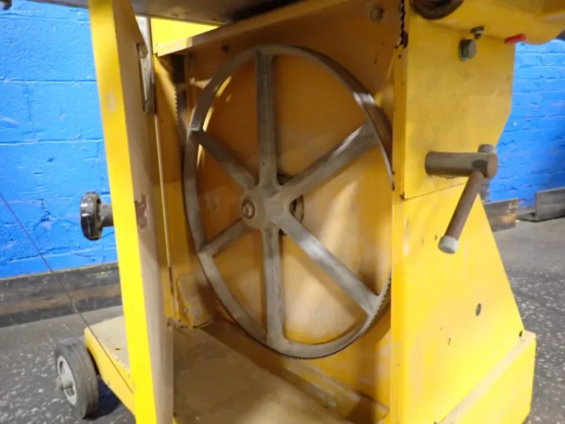 YTONG 19" X 16" VERTICAL BAND SAW  -  MBS-502