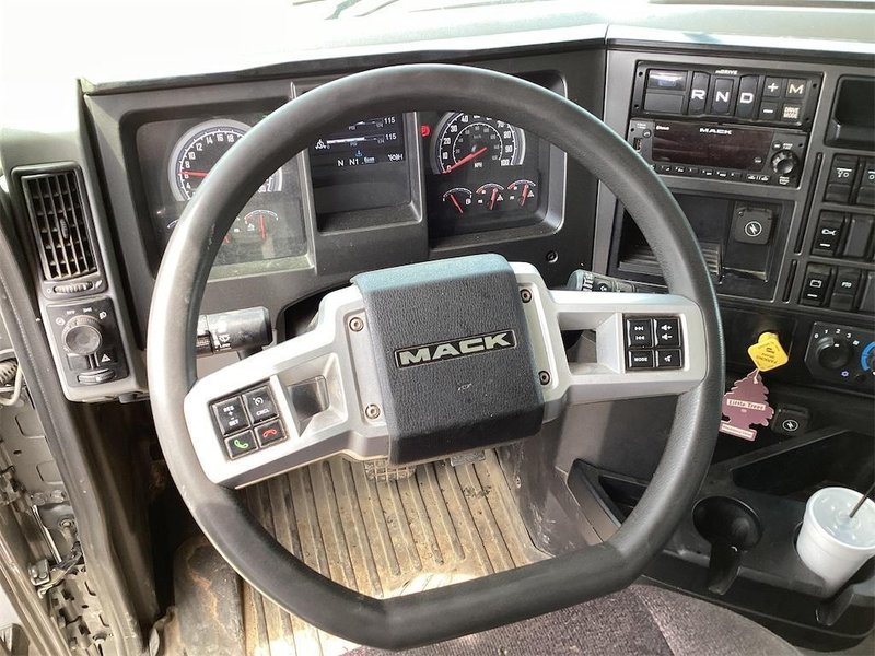 2022 Mack Granite 64F 1M2GR4TC0NM001422