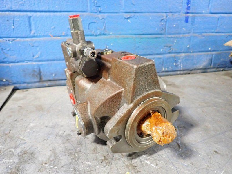 PARKER 2000 PSI HYDRAULIC PUMP  -  PVP1620K8R2M12