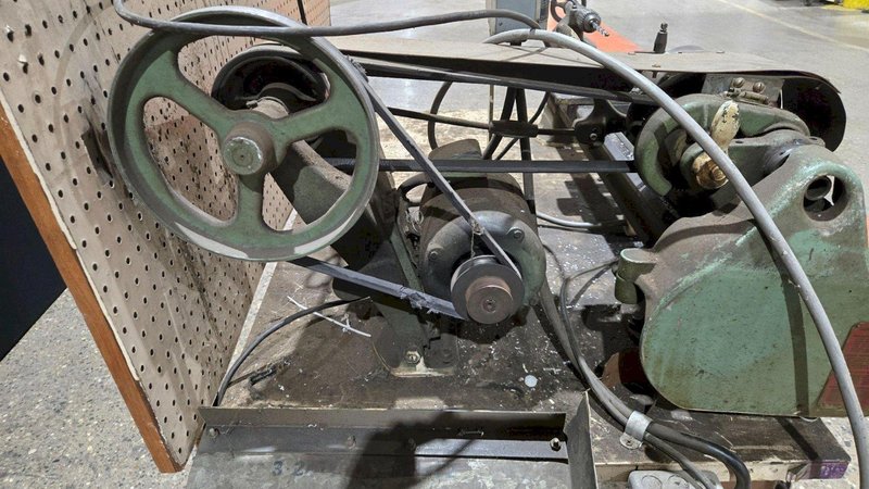 SOUTH BEND CL644Z BENCH LATHE WITH TABLE 3 1/2 BED LENGTH USED