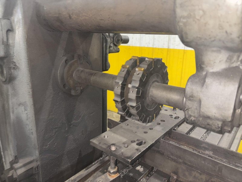 KEARNEY &amp; TRECKER MILWAUKEE MODEL 2CH HORIZONTAL MILLING MACHINE: YOBRO #23956