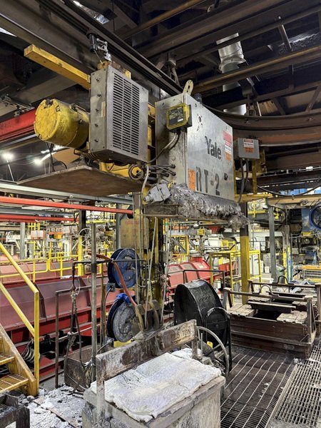 RT-2 Yale 3 ton traveling hot melt ladle delivery hoist with pusher