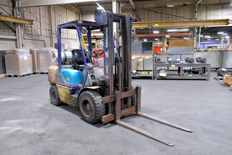 6,000 LB KOMATSU MODEL G30HTLP-12 LP GAS FORKLIFT: STOCK 24162
