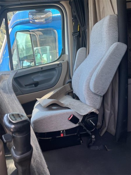 2017 Freightliner Cascadia 125 3AKJGLDR4HDHY0030