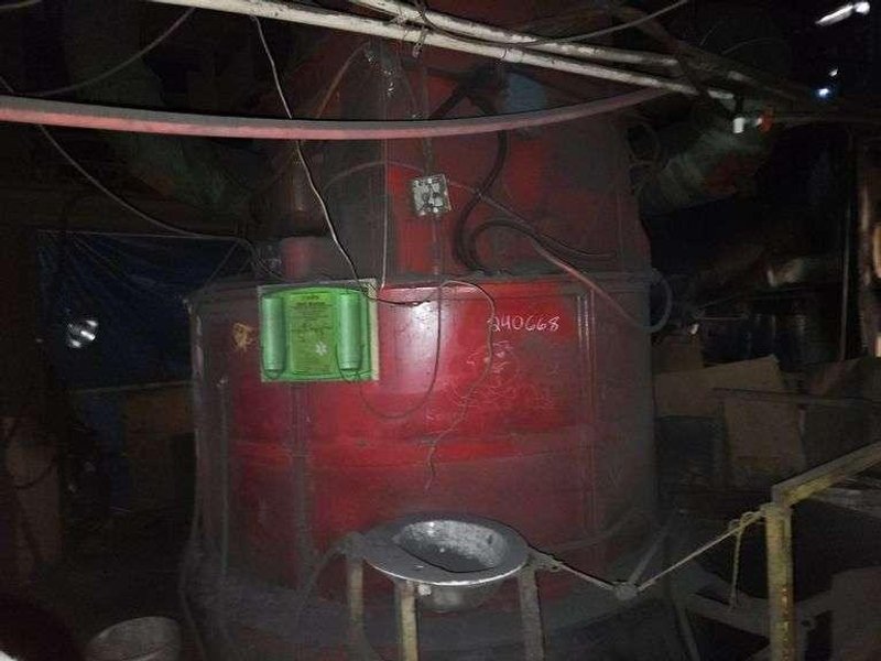 B and P model 85b muller with dust hood, motor and gearbox, batch hppper and cooling blower