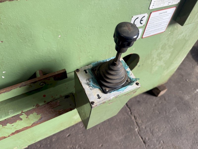 2001 BERCO PT250 TRACK PRESS WITH WTC TRACKMASTER IMPACT WRENCH &amp; CONVEYOR: YOBRO #24374