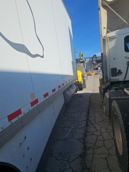 Peterbilt 337 Straight Truck, 2016 – Cummins/PACCAR Diesel, Allison Automatic, Medium-Duty Delivery Truck