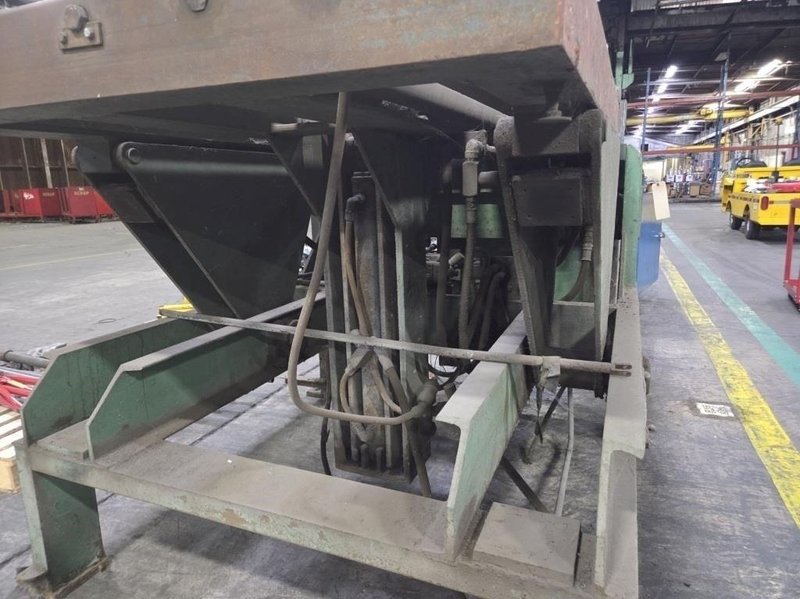 6,000 LB X 48" LBS BRANER HYDRAULIC DOWNLAYER TABLE: YOBRO #25221