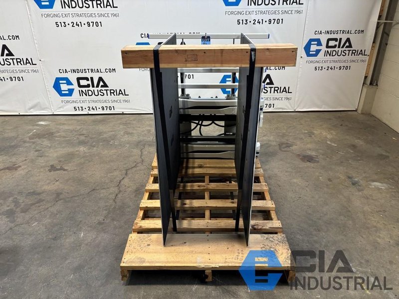 2022 - NEW NEVER USED 2,500 LB. CASCADE MODEL 14J-CCS-2A-0074 HYDRAULIC CARTON CLAMP ATTACHMENT