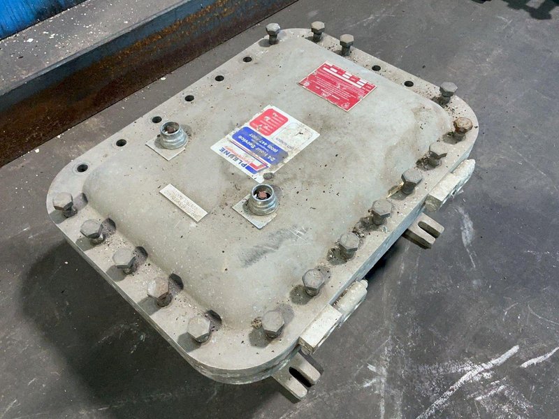 AKRON ELECTRIC EXPLOSION PROOF HOUSING  -  CXJ12186-H2-N1-2R1