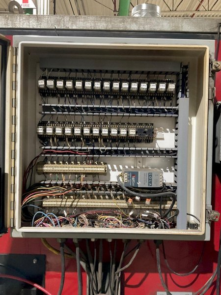 LINCOLN ELECTRIC SYSTEM 10 MIG CELL FANUC ROBOT