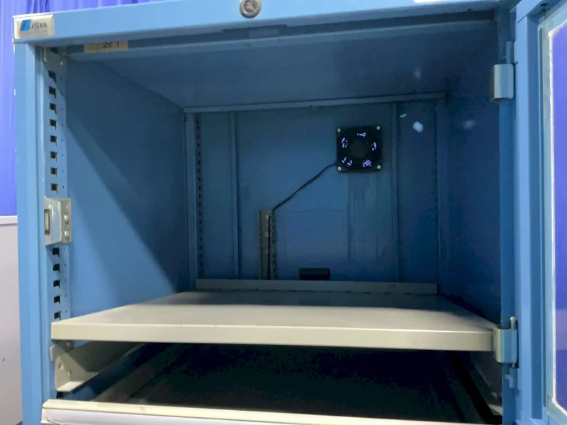 LISTA COMPUTER CABINET