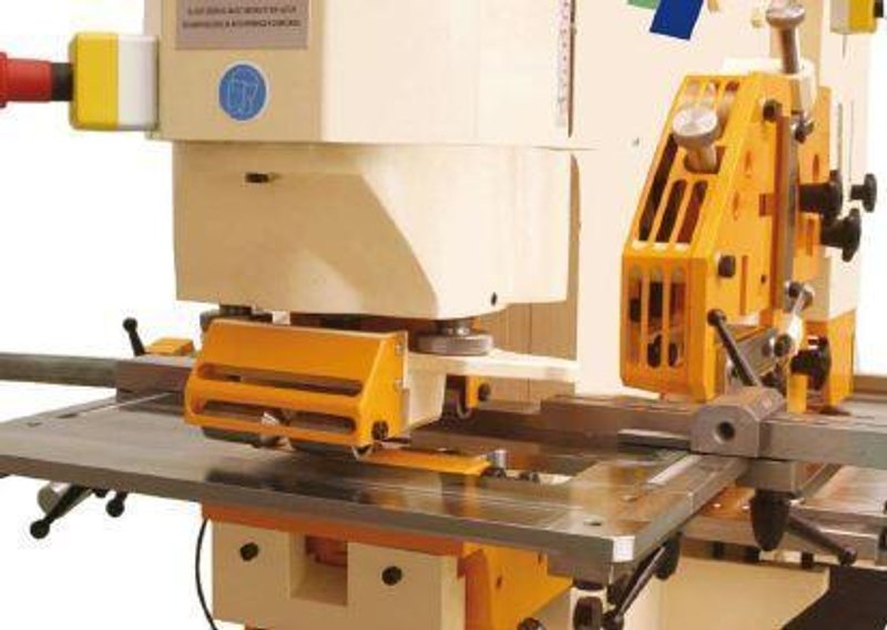 67 Ton, New Geka Hydraulic Ironworker Model Bendicrop 60S - Dual Operator