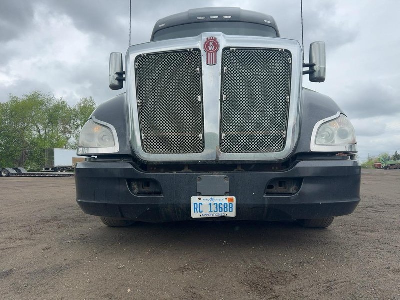 2020 Kenworth T680 76″ Sleeper – PACCAR MX-13 455HP – Eaton 12-Speed Auto – Double Bunk