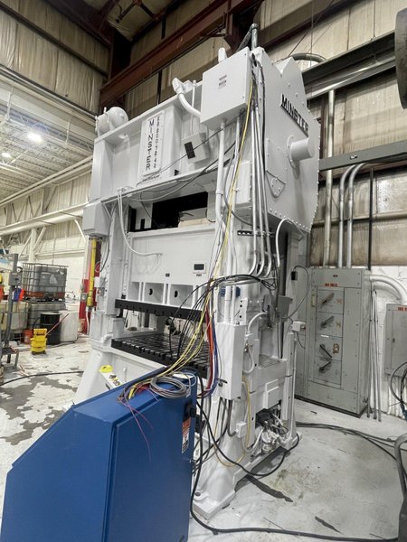 200 ton Minster E2-200-72-42 Hevi-Stamper Straight Side Mechanical Metal Stamping Press For Sale, Year  1980