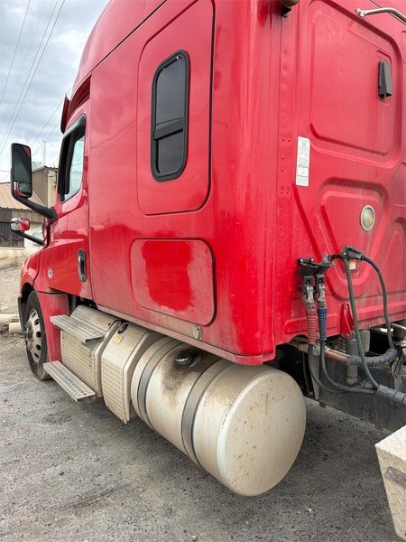 2020 Freightliner Cascadia 1FUJHHDV0LLLC1688