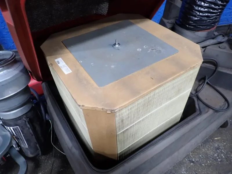 LINCOLN ELECTRIC 0.75 KW FUME EXTRACTOR  -  MOBIFLEX 200-M