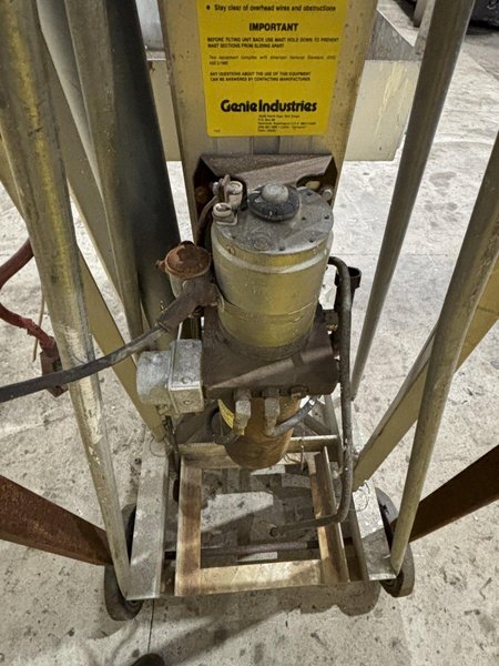 250 LBS X 36&#039; GENIE MODEL #PLC-36DC ELECTRIC MANLIFT AERIAL WORK PLATFORM: STOCK #23616