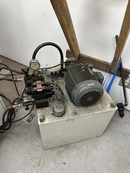 Kent KGS-63AHD Precision Hydraulic Surface Grinder, 2005 – 12″ × 24″ Table, Auto Feed, Excellent Condition