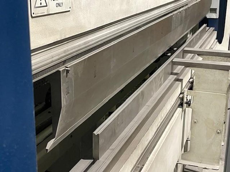 190 Ton x 13.5′ Trumpf TruBend 3170 CNC Hydraulic Press Brake, 2016 – 4 Axis Backgauge