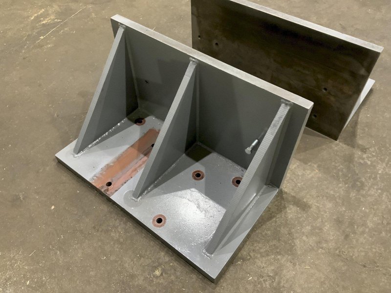 1 PAIR OF 18" X 32" X 18" ANGLE PLATES: STOCK #80897