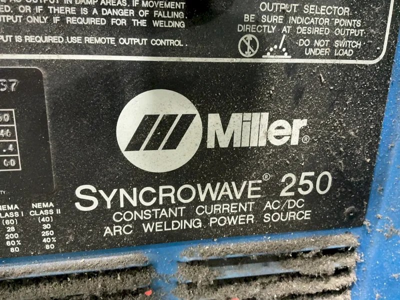MILLER 250 A WELDER  -  SYNCROWAVE 250
