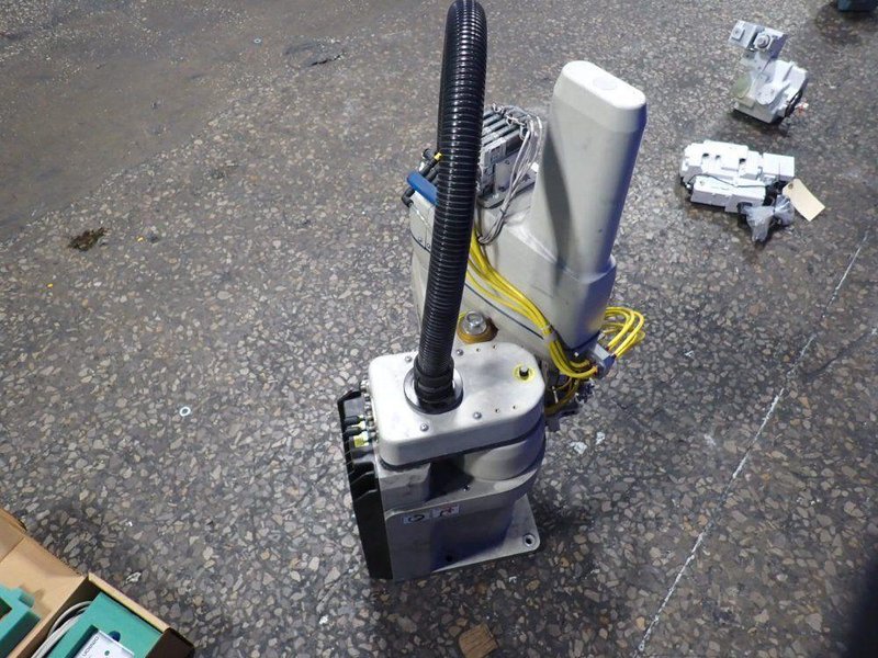 OMRON INDUSTRIAL ROBOT   -  ECOBRA 600