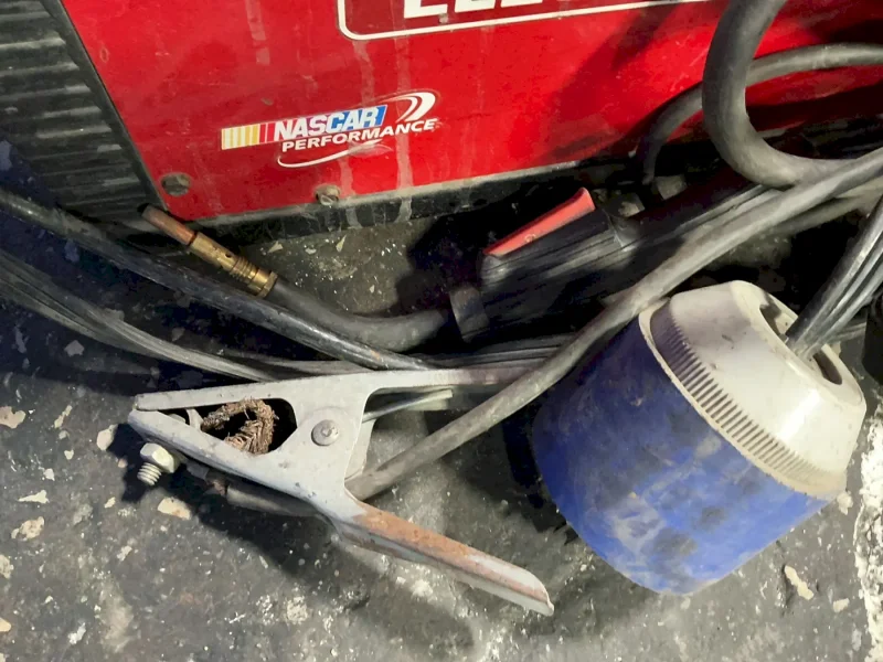 LINCOLN ELECTRIC 90-140 A WELDER  -  POWER MIG 140C