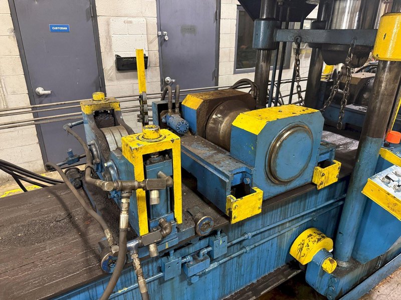 400 TON X 30' DRILCO TRAVELING HEAD HYDRAULIC STRAIGHTENING PRESS: YOBRO #25135