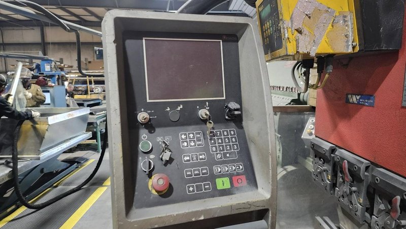 144 Ton x 14′ Amada HFE 130-4S Hydraulic Press Brake, 2001 – Light Curtains