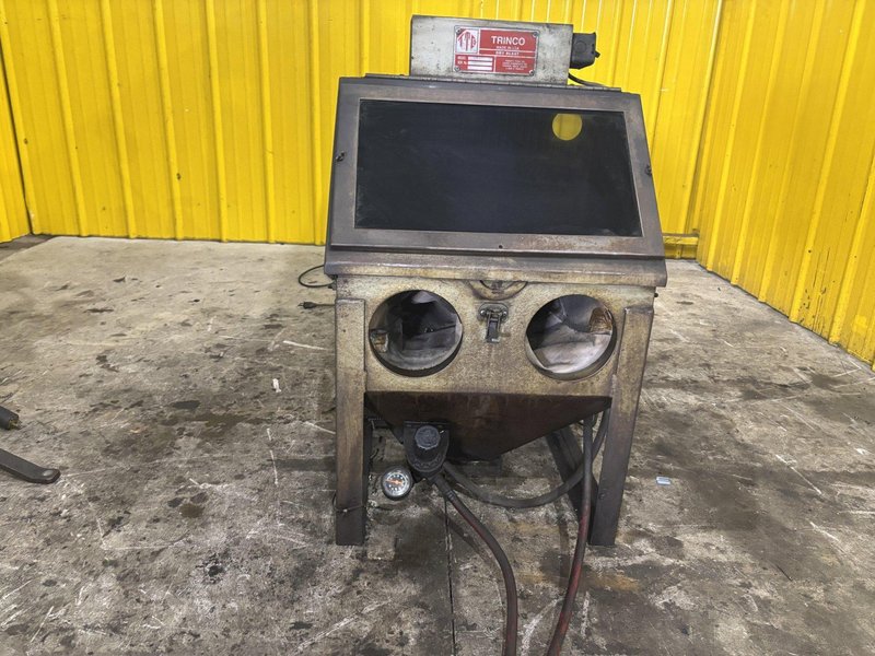 20”W x 18”D x 18”H TRINCO MODEL #20/CDB BENCH BLAST CABINET : YOBRO #23853