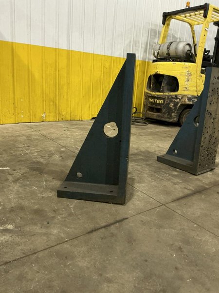 (2) T-SLOTTED ANGLE PLATES: YOBRO 25350