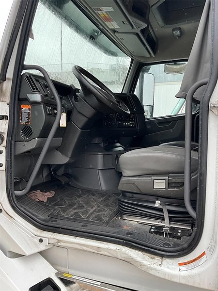 2023 Volvo  4V4NC9EHXPN310965