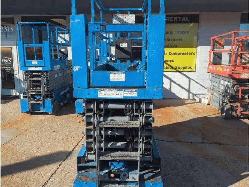 Genie 38′ GS-3232 Electric Scissor Lift, 2014 – Platform 500LB Capacity, Low Hours