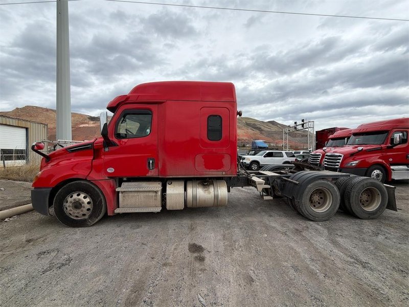 2020 Freightliner Cascadia 1FUJHHDV0LLLC1688