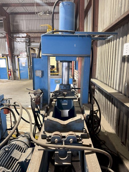 200 TON JAVELINA OILFIELD TRAVELING HEAD HYDRAULIC STRAIGHTENING PRESS: YOBRO #25136