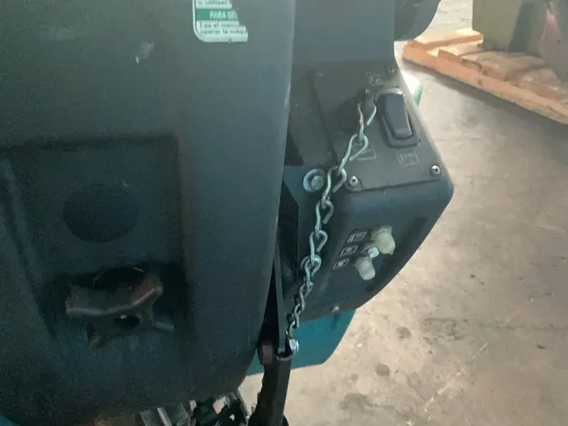 Tennant 28" Floor Scrubber - 5680