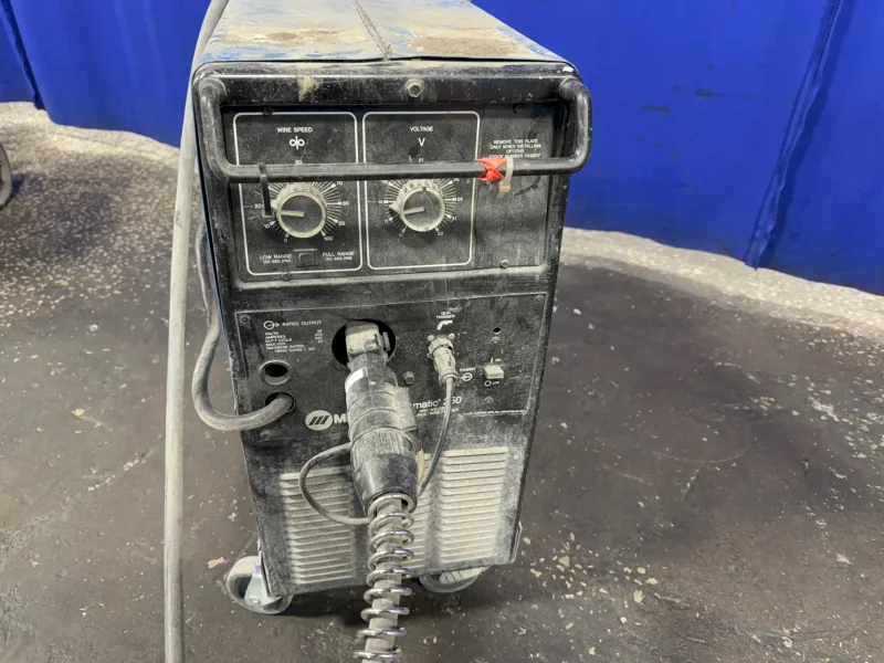 MILLER 200 AMP WELDER   -  MILLERMATIC 250