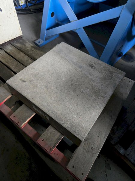 18" X 18" STARRETT GRANITE SURFACE PLATE STOCK# 0652526
