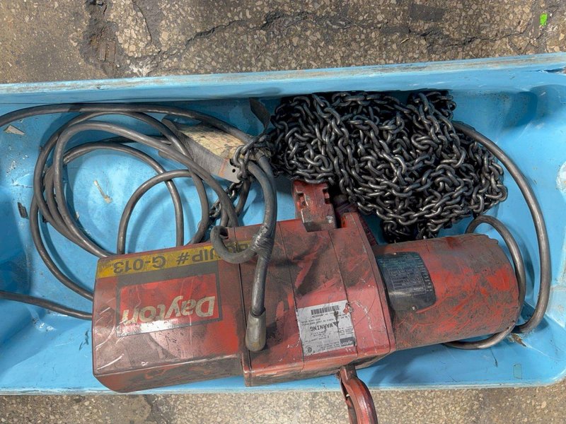 DAYTON 2 TON ELECTRIC HOIST   -  3YB77