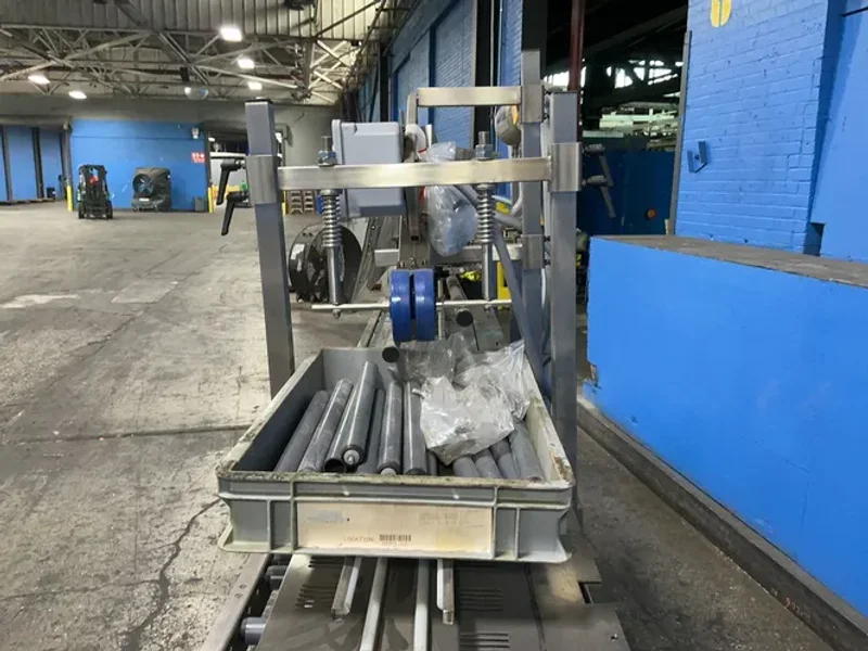 4 NOZZLES AUTOMATIC INLINE LIQUID FILLER MACHINE