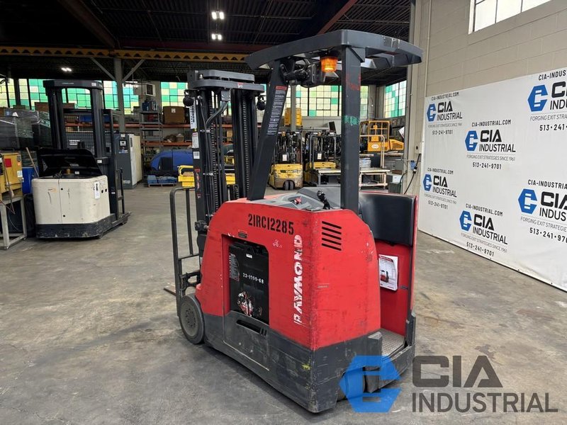 2021 - 4,000 LB. RAYMOND MODEL 425-C40TT STAND-UP ELECTRIC FORKLIFT