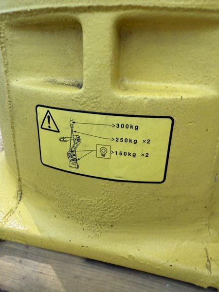 FANUC M-6iB/20 6 AXIS ROBOT W/ R-J3IB CONTROLLER. STOCK # 1005624