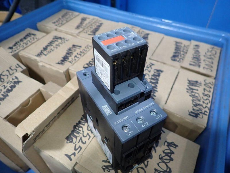 SIEMENS ACTUATOR  -  3RT2036-1KB44-3MA0