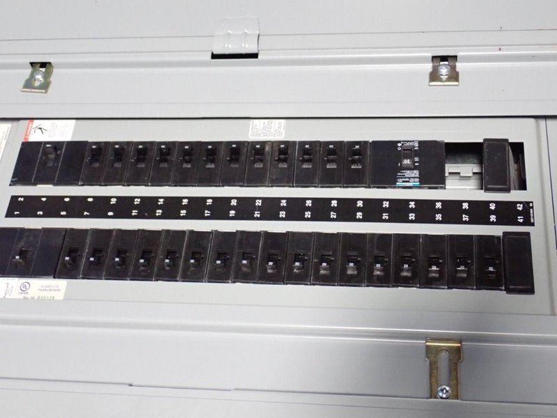 SQUARE D 400 AMP / 277/480 VAC PANELBOARD   -  PRL2A
